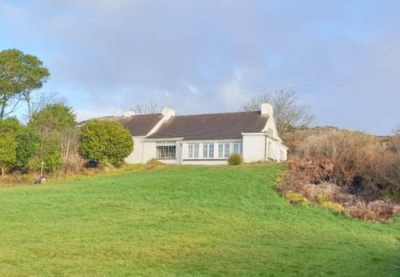 Cushatrough Claddaghduff Buitenkant foto
